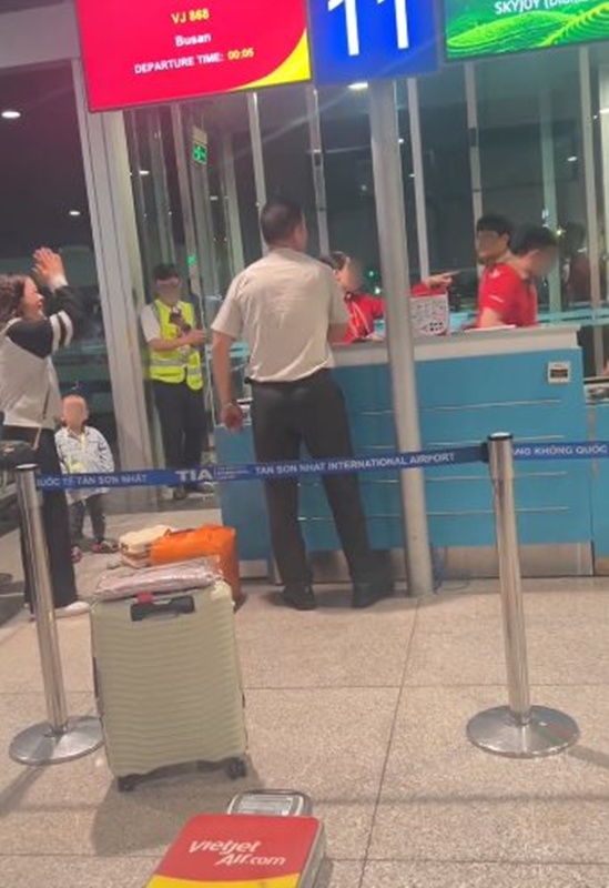 แม่พาลูกเดินทาง ถือสัมภาระขึ้นเครื่อง 21 กก. แม่พาลูกเดินทาง ถือสัมภาระขึ้นเครื่อง 21 กก.