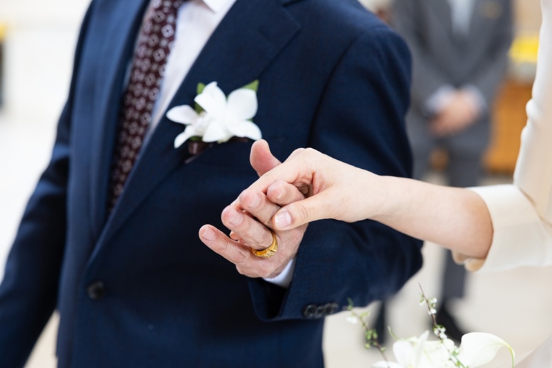 อดีตไอดอล แต่งงานกับแฟนคลับ ไม่แคร์แก่กว่า 17 ปี อดีตไอดอล แต่งงานกับแฟนคลับ ไม่แคร์แก่กว่า 17 ปี