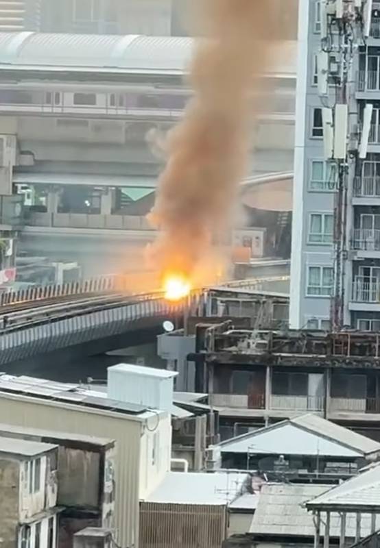 ไฟไหม้รางรถไฟฟ้า ไฟไหม้รางรถไฟฟ้า