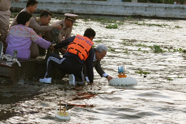 ลอยพระประทีป ลอยพระประทีป