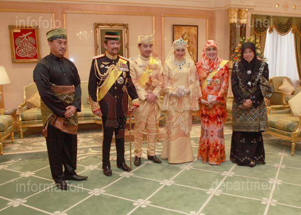 เผยภาพ เจ้าชายบรูไน-เจ้าหญิงองค์ใหม่ ในพระราชพิธีเสกสมรส จัดต่อเนื่อง 11 วัน เผยภาพ เจ้าชายบรูไน-เจ้าหญิงองค์ใหม่ ในพระราชพิธีเสกสมรส จัดต่อเนื่อง 11 วัน