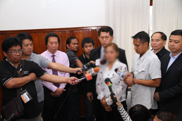 การรถไฟฯ จ่ายเยียวยาครอบครัวน้องแก้ม เหยื่อฆ่าข่มขืน 8.5 ล้าน การรถไฟฯ จ่ายเยียวยาครอบครัวน้องแก้ม เหยื่อฆ่าข่มขืน 8.5 ล้าน