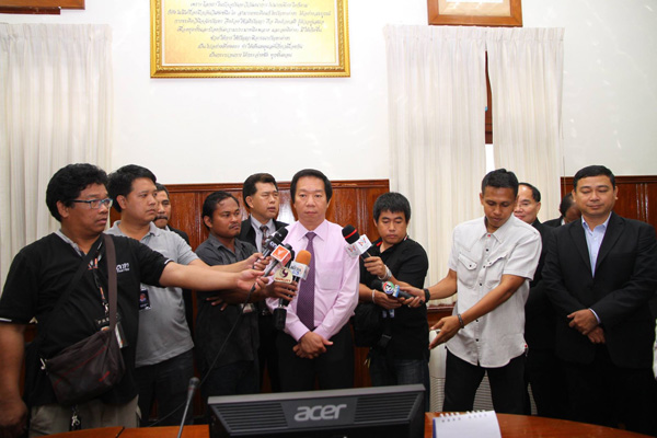 การรถไฟฯ จ่ายเยียวยาครอบครัวน้องแก้ม เหยื่อฆ่าข่มขืน 8.5 ล้าน การรถไฟฯ จ่ายเยียวยาครอบครัวน้องแก้ม เหยื่อฆ่าข่มขืน 8.5 ล้าน