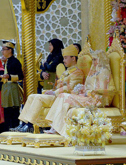 เผยภาพ เจ้าชายบรูไน-เจ้าหญิงองค์ใหม่ ในพระราชพิธีเสกสมรส จัดต่อเนื่อง 11 วัน เผยภาพ เจ้าชายบรูไน-เจ้าหญิงองค์ใหม่ ในพระราชพิธีเสกสมรส จัดต่อเนื่อง 11 วัน