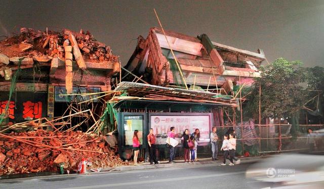 ป้ายรถเมล์จีน ป้ายรถเมล์จีน