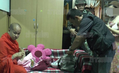 บุกจับพระอยู่ในห้องกับสีกา บุกจับพระอยู่ในห้องกับสีกา