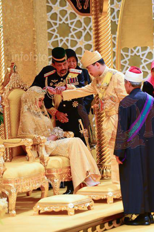 เผยภาพ เจ้าชายบรูไน-เจ้าหญิงองค์ใหม่ ในพระราชพิธีเสกสมรส จัดต่อเนื่อง 11 วัน เผยภาพ เจ้าชายบรูไน-เจ้าหญิงองค์ใหม่ ในพระราชพิธีเสกสมรส จัดต่อเนื่อง 11 วัน