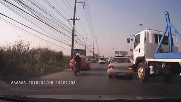 สิบล้อเบียดเก๋ง สิบล้อเบียดเก๋ง