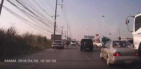 สิบล้อเบียดเก๋ง สิบล้อเบียดเก๋ง