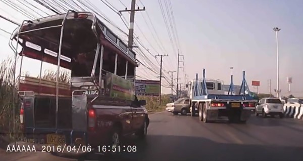 สิบล้อเบียดเก๋ง สิบล้อเบียดเก๋ง