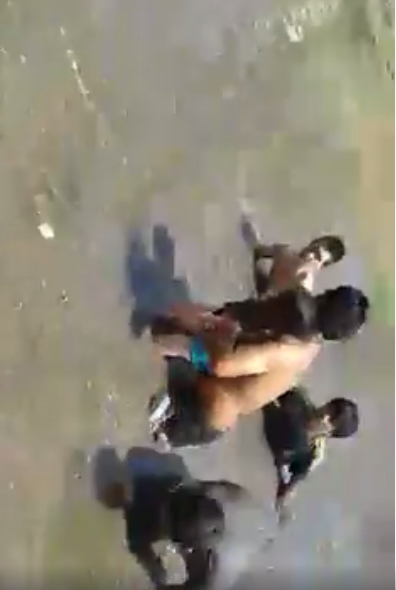 คลิปชาวบ้านร่วมใจช่วยผู้ประสบเหตุรถคว่ำ คลิปชาวบ้านร่วมใจช่วยผู้ประสบเหตุรถคว่ำ