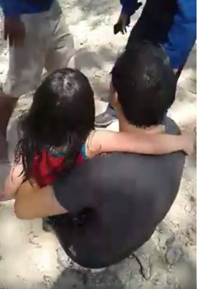 คลิปชาวบ้านร่วมใจช่วยผู้ประสบเหตุรถคว่ำ คลิปชาวบ้านร่วมใจช่วยผู้ประสบเหตุรถคว่ำ