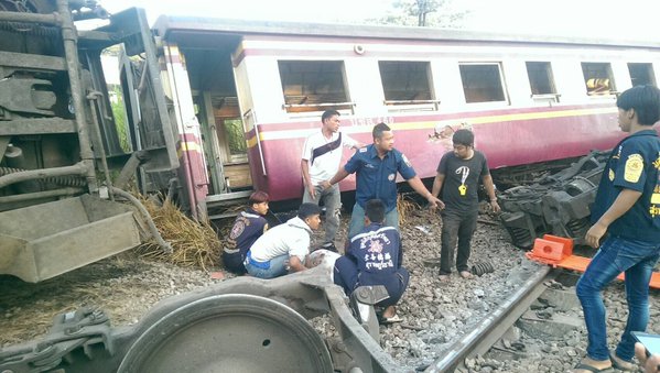 รถขยะฝ่าไม้กั้นชนรถไฟที่สุราษฎร์ โบกี้ตกรา รถขยะฝ่าไม้กั้นชนรถไฟที่สุราษฎร์ โบกี้ตกรา