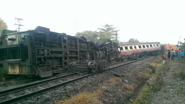 รถขยะฝ่าไม้กั้นชนรถไฟที่สุราษฎร์ โบกี้ตกรา รถขยะฝ่าไม้กั้นชนรถไฟที่สุราษฎร์ โบกี้ตกรา
