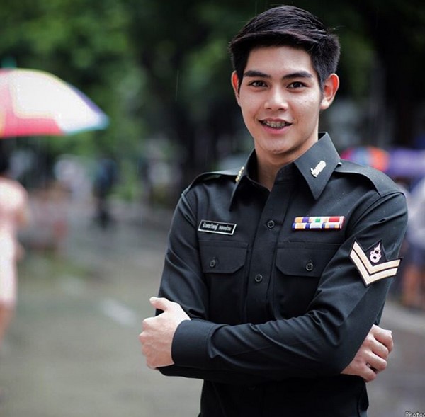 ตะวัน ปัณณวิชญ์ ทองน่วม ตะวัน ปัณณวิชญ์ ทองน่วม