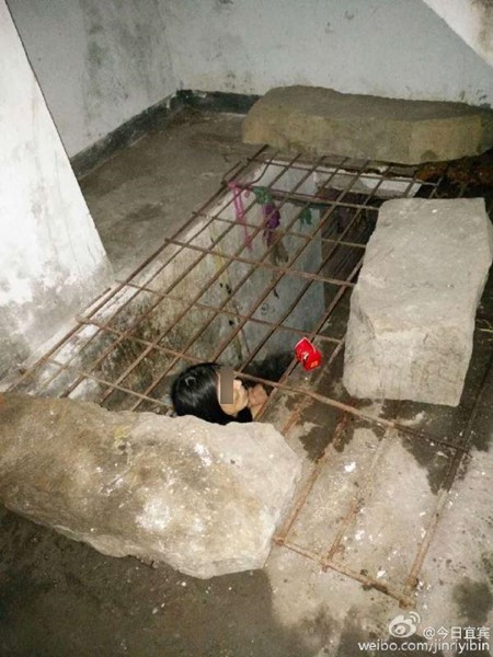 ครอบครัวใจร้ายจับหญิงป่วยจิตขังคุกใต้ดิน ครอบครัวใจร้ายจับหญิงป่วยจิตขังคุกใต้ดิน