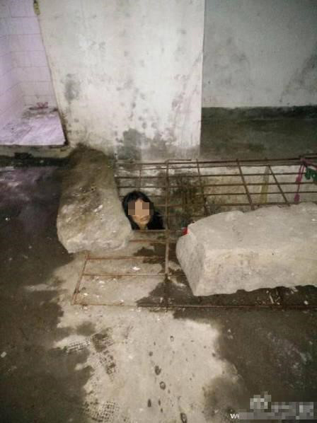 ครอบครัวใจร้ายจับหญิงป่วยจิตขังคุกใต้ดิน ครอบครัวใจร้ายจับหญิงป่วยจิตขังคุกใต้ดิน