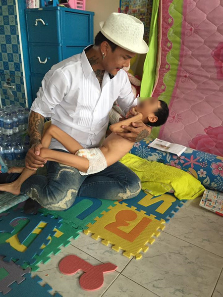 เด็ก 8 ขวบ หนัก 10 กิโลกรัม ป่วยสมองพิการ เด็ก 8 ขวบ หนัก 10 กิโลกรัม ป่วยสมองพิการ