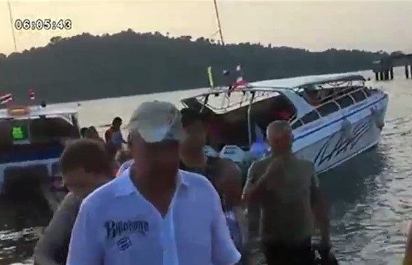 สปีดโบ๊ทล่มใกล้เกาะสิมิลัน สปีดโบ๊ทล่มใกล้เกาะสิมิลัน