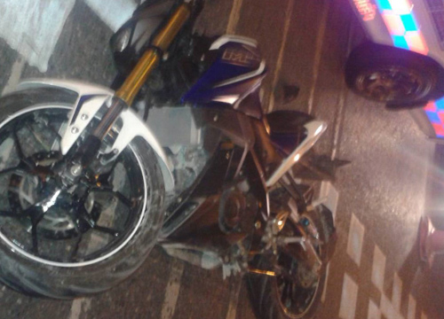 มอเตอร์ไซค์ซิ่งย้อนศรลงอุโมงค์ปากเกร็ด ถูกแท็กซี่ชน มอเตอร์ไซค์ซิ่งย้อนศรลงอุโมงค์ปากเกร็ด ถูกแท็กซี่ชน