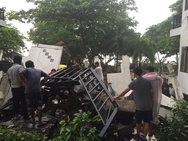 รร.สยามบีชเกาะช้างถล่ม รร.สยามบีชเกาะช้างถล่ม