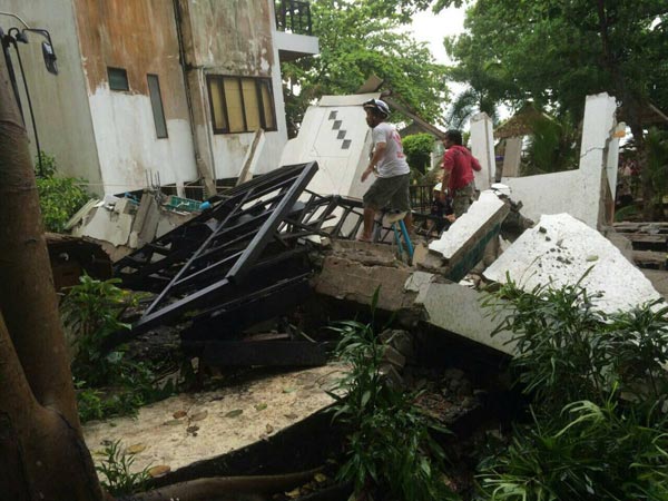 รร.สยามบีชเกาะช้างถล่ม รร.สยามบีชเกาะช้างถล่ม