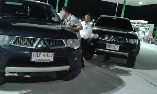 เมื่อรถ 2 คันที่เหมือนกันเปี๊ยบมาเจอกัน เมื่อรถ 2 คันที่เหมือนกันเปี๊ยบมาเจอกัน