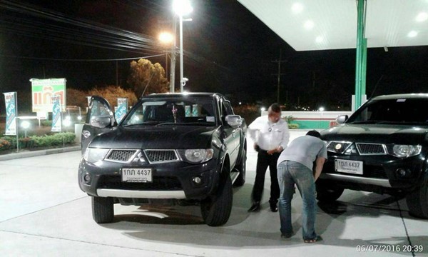 เมื่อรถ 2 คันที่เหมือนกันเปี๊ยบมาเจอกัน เมื่อรถ 2 คันที่เหมือนกันเปี๊ยบมาเจอกัน