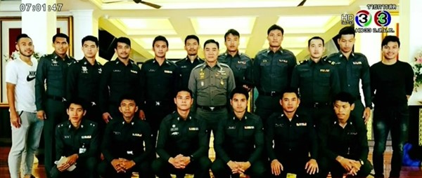 นักฟุตบอลทีมชาติไทย นักฟุตบอลทีมชาติไทย