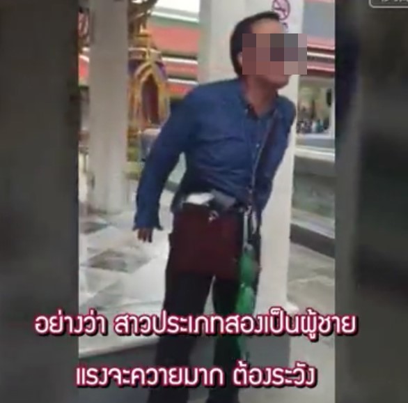 คลิปไกด์ทัวร์จีนแนะวิธีจับหน้าอกสาวประเภทสอง แต่ชาวเน็ตไม่ขำ คลิปไกด์ทัวร์จีนแนะวิธีจับหน้าอกสาวประเภทสอง แต่ชาวเน็ตไม่ขำ