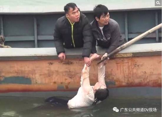 สาวจีนรอดชีวิต หลังโดดน้ำฆ่าตัวตายแต่ดันไม่จม สาวจีนรอดชีวิต หลังโดดน้ำฆ่าตัวตายแต่ดันไม่จม