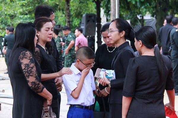 ภรรยาผู้พันบอมรับ ภูมิใจสามีทำงานไม่เหน็ดเหนื่อย ภรรยาผู้พันบอมรับ ภูมิใจสามีทำงานไม่เหน็ดเหนื่อย
