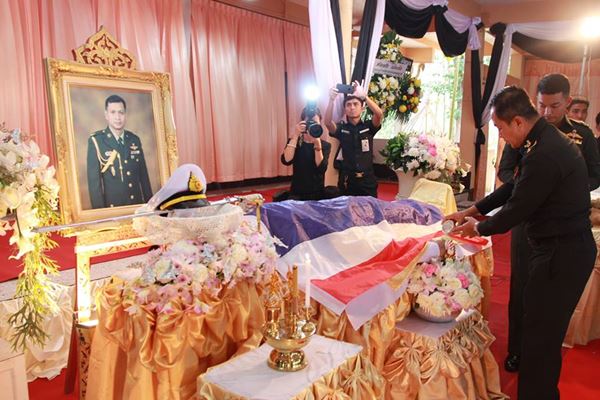 ภรรยาผู้พันบอมรับ ภูมิใจสามีทำงานไม่เหน็ดเหนื่อย ภรรยาผู้พันบอมรับ ภูมิใจสามีทำงานไม่เหน็ดเหนื่อย