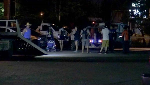 เมียหลวงปรี๊ดแตก ขับรถไล่ตามผัวแอบพากิ๊กหนี เมียหลวงปรี๊ดแตก ขับรถไล่ตามผัวแอบพากิ๊กหนี