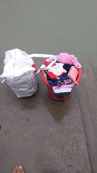 หนุ่มช้ำรัก โยนเสื้อผ้าเมียลงแม่น้ำ หนุ่มช้ำรัก โยนเสื้อผ้าเมียลงแม่น้ำ