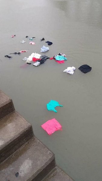 หนุ่มช้ำรัก โยนเสื้อผ้าเมียลงแม่น้ำ หนุ่มช้ำรัก โยนเสื้อผ้าเมียลงแม่น้ำ