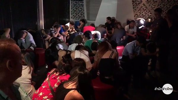 บุกตรวจผับดังย่านสุขุมวิท บุกตรวจผับดังย่านสุขุมวิท