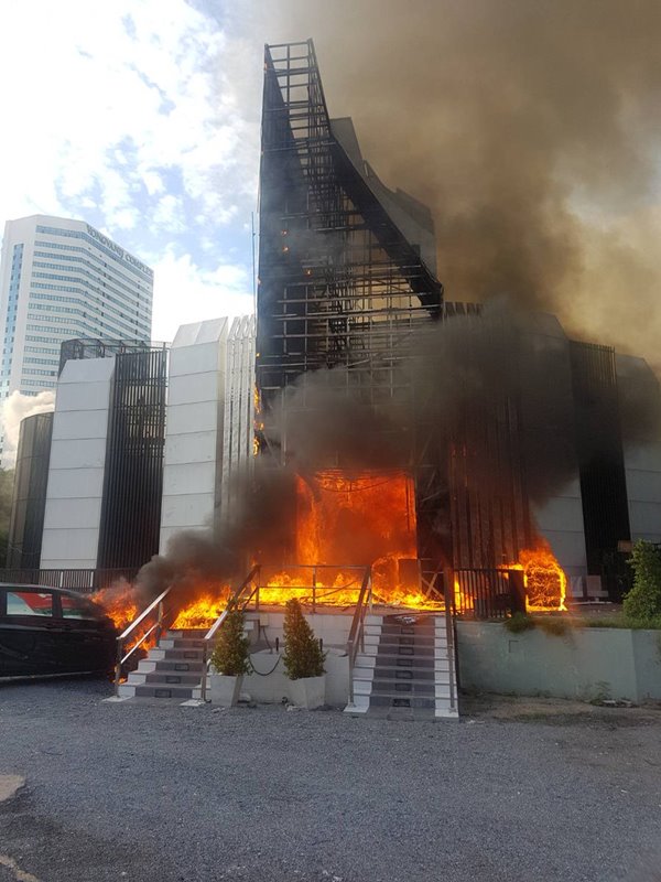 ไฟไหม้ผับดังย่าน RCA ไฟไหม้ผับดังย่าน RCA