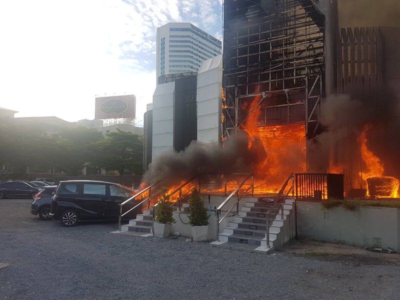 ไฟไหม้ผับดังย่าน RCA ไฟไหม้ผับดังย่าน RCA