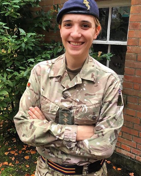 ผู้กอง ฮันนาห์-เจค กราฟ ผู้กอง ฮันนาห์-เจค กราฟ