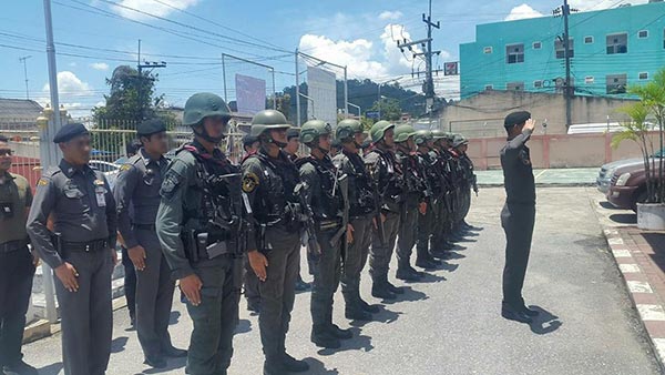ตำรวจน้อยใจ โดนจับข้อหาพกอาวุธ ตำรวจน้อยใจ โดนจับข้อหาพกอาวุธ