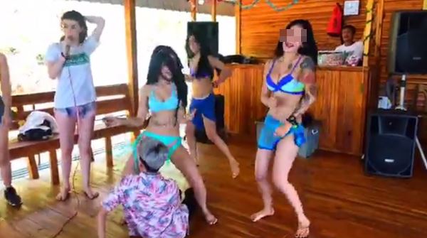 เจสซี่ วาร์ด เปิดกิจการแพเมืองกาญจน์ เจสซี่ วาร์ด เปิดกิจการแพเมืองกาญจน์