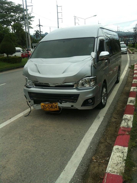 ตำรวจภูเก็ต โดนรถตู้ปีนขึ้นเกาะพุ่งชนดับ ตำรวจภูเก็ต โดนรถตู้ปีนขึ้นเกาะพุ่งชนดับ