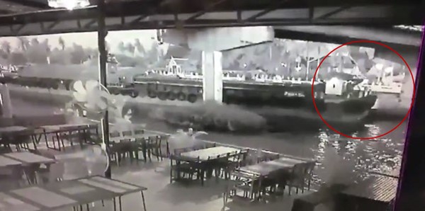 เรือบรรทุกชนตอม่อ เรือบรรทุกชนตอม่อ