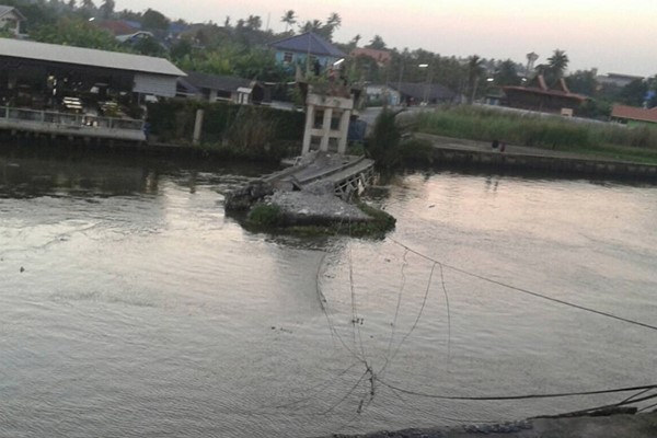 เรือบรรทุกชนตอม่อ เรือบรรทุกชนตอม่อ