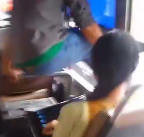 ช่วยตัวเองบนรถเมล์ ช่วยตัวเองบนรถเมล์