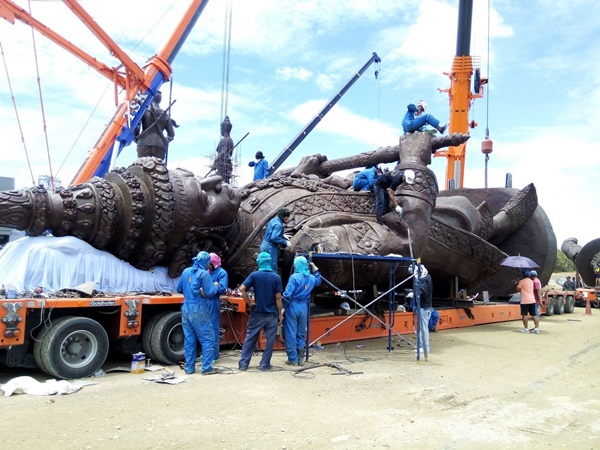 เคลื่อนย้าย พระบรมราชานุสาวรีย์ ร.1 และ ร.4 เคลื่อนย้าย พระบรมราชานุสาวรีย์ ร.1 และ ร.4