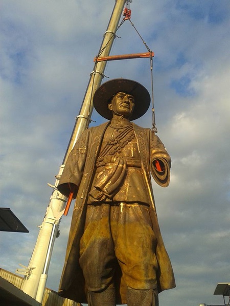 เคลื่อนย้าย พระบรมราชานุสาวรีย์ ร.1 และ ร.4 เคลื่อนย้าย พระบรมราชานุสาวรีย์ ร.1 และ ร.4