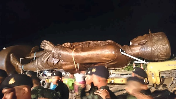 เคลื่อนย้าย พระบรมราชานุสาวรีย์ ร.1 และ ร.4 เคลื่อนย้าย พระบรมราชานุสาวรีย์ ร.1 และ ร.4