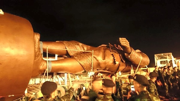 เคลื่อนย้าย พระบรมราชานุสาวรีย์ ร.1 และ ร.4 เคลื่อนย้าย พระบรมราชานุสาวรีย์ ร.1 และ ร.4